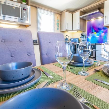 Sea 'N' Stars Platinum Plus Holiday Home With Views, Free Wifi And Netflix Camber Экстерьер фото