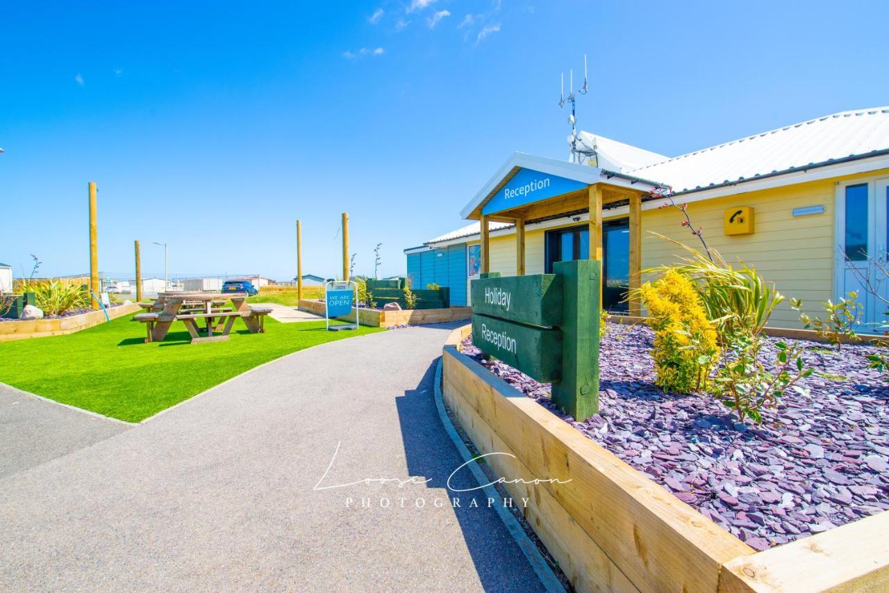 Sea 'N' Stars Platinum Plus Holiday Home With Views, Free Wifi And Netflix Camber Экстерьер фото